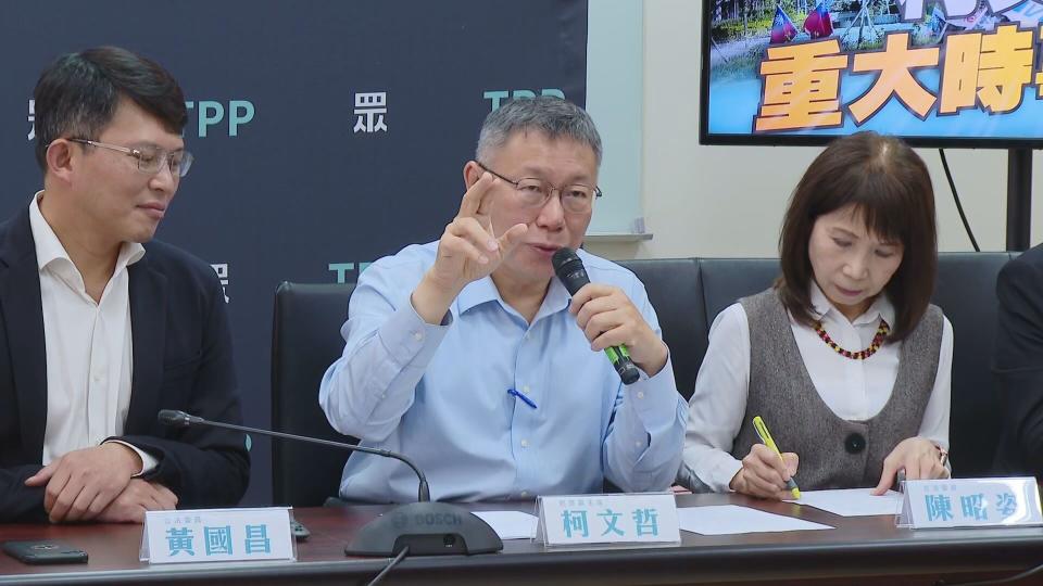 民眾黨主席柯文哲、立委黃國昌今（3日）接受媒體聯訪。