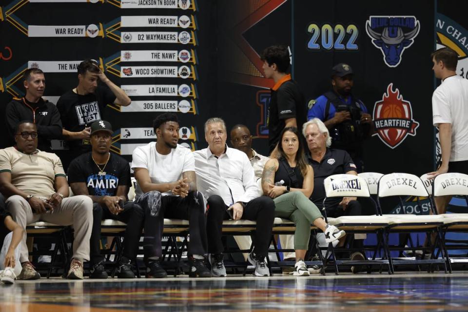 Former Kentucky coach John Calipari, center, watches La Familia in The Basketball Tournament semifinals against Carmen’s Crew on Friday in Philadelphia. Former UK assistant coach Chin Coleman, far left, and former UK player Justin Edwards, seated next to Calipari, also attended the game.