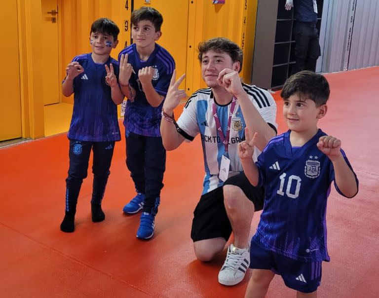 Paulo Londra y los hijos de Messi en una foto premonitoria