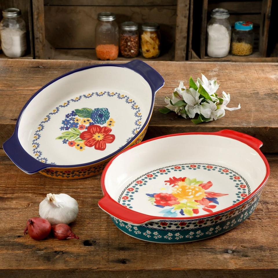 <p><a href="https://go.redirectingat.com?id=74968X1596630&url=https%3A%2F%2Fwww.walmart.com%2Fip%2FThe-Pioneer-Woman-Fiona-Floral-2-Piece-Ceramic-Oval-Bakeing-Dish%2F292332280&sref=https%3A%2F%2Fwww.goodhousekeeping.com%2Flife%2Fmoney%2Fa61208308%2Fthe-pioneer-woman-baking-dish-platter-lid-walmart%2F" rel="nofollow noopener" target="_blank" data-ylk="slk:Shop Now;elm:context_link;itc:0;sec:content-canvas" class="link ">Shop Now</a></p><p>The Pioneer Woman Fiona Floral Ceramic Oval Baking Dishes</p><p>walmart.com</p><p>$24.98</p>