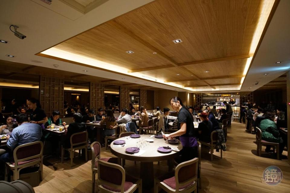 台灣「NARA Thai Cuisine」力求空間到餐點都遵循本店，因此室內設計也由本店欽點的設計師規劃。