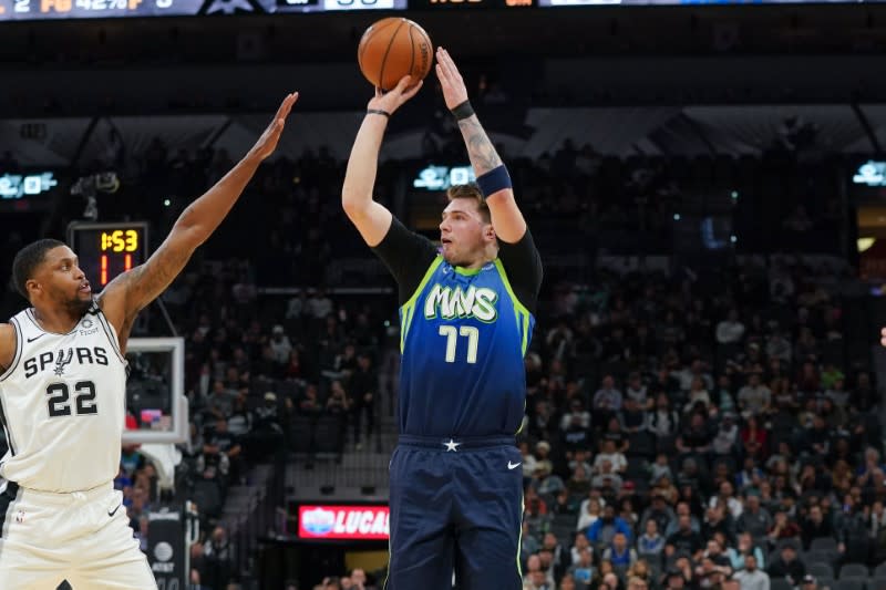 NBA: Dallas Mavericks at San Antonio Spurs