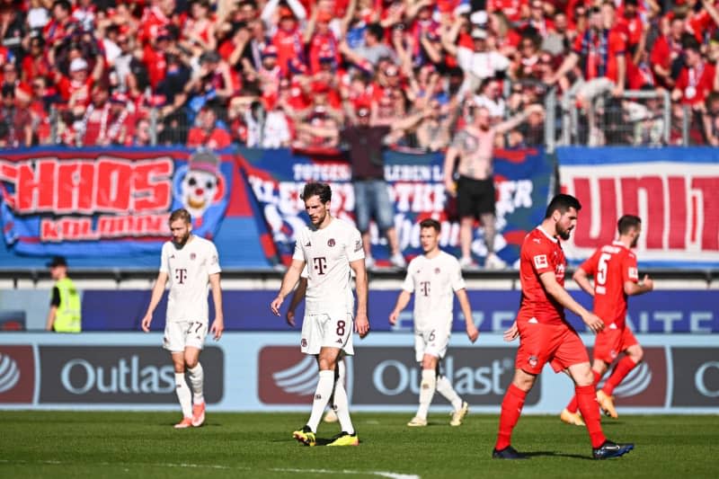 (L-R) Munich's Konrad Laimer, Leon Goretzka and Joshua Kimmich react after Heidenheim scored their third goal during the German Bundesliga soccer match between 1. FC Heidenheim and Bayern Munich at Voith-Arena. Tom Weller/dpa