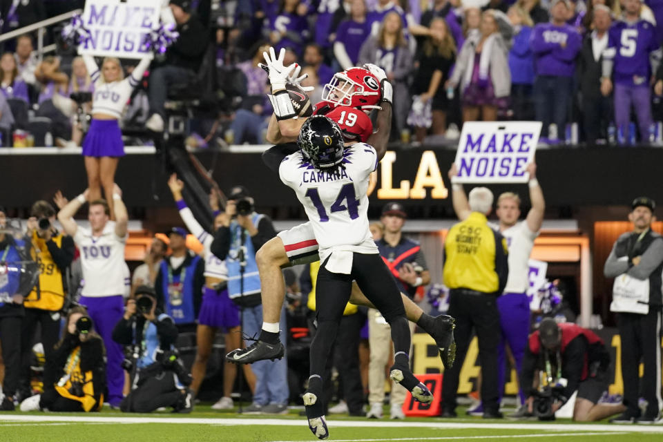 Georgia tight end Brock Bowers (19) makes a touchdown catch against TCU safety Abraham Camara (14) during the second half of the national championship NCAA College Football Playoff game, Monday, Jan. 9, 2023, in Inglewood, Calif. (AP Photo/Ashley Landis)
