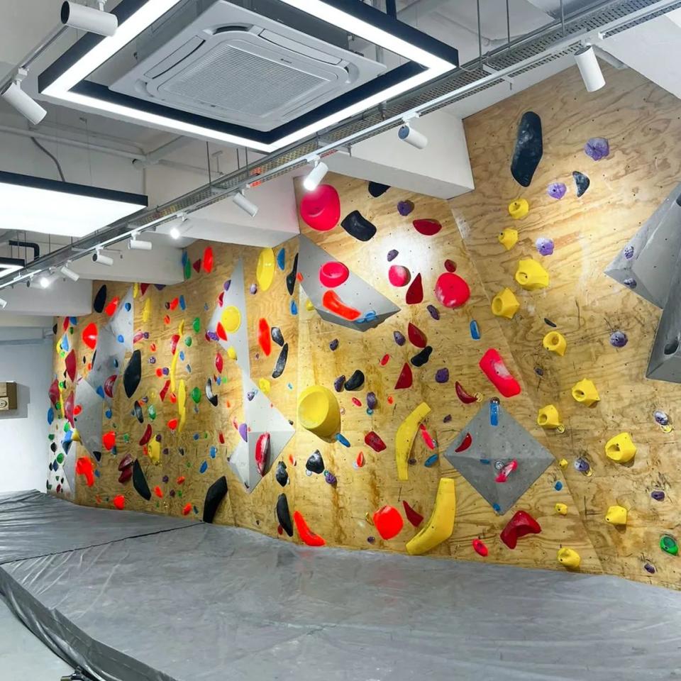 Crux Boulder Gym 