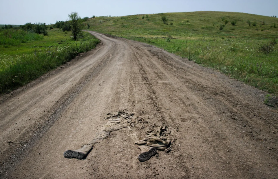 All that remains of a Russian soldier on the road in Donetsk Oblast, September 26 <span class="copyright">Tyler Hicks—The New York Times/Redux</span>