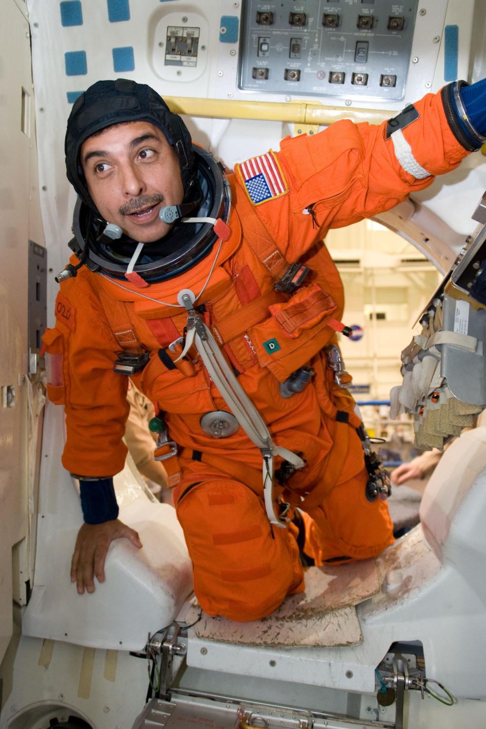 Attired in a training version of his shuttle launch and entry suit, astronaut Jose Hernandez, STS-128 mission specialist, participates in a training session in the Space Vehicle Mock-up Facility at NASA's Johnson Space Center on Jan. 27, 2009.