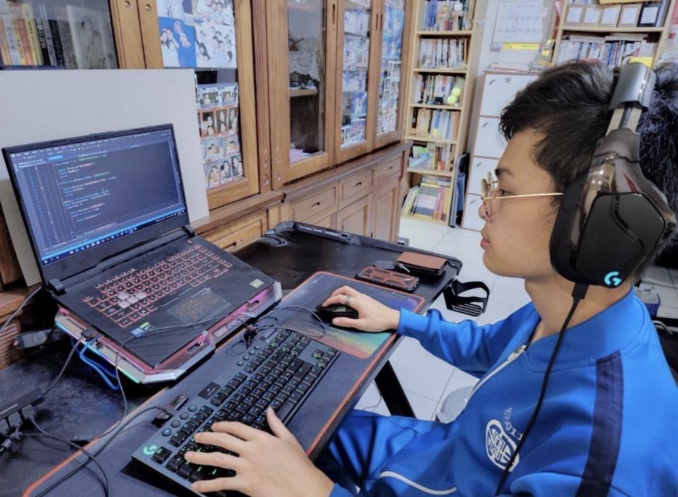 重慶國中蕭弘德在青少年組商務軟體設計獲得第一名