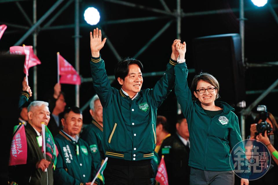 民進黨賴蕭配在選前極力為同黨立委催票，不放棄國會過半。