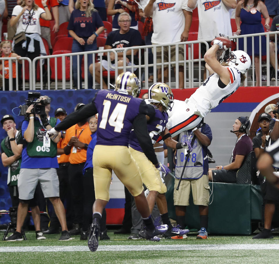 Auburn tight end Sal Cannella (80) makes a catch for a touchdown as Washington defensive backs Jordan Miller (23) and JoJo McIntosh (14) defend in the first half of an NCAA college football game Saturday, Sept. 1, 2018, in Atlanta. (AP Photo/John Bazemore)