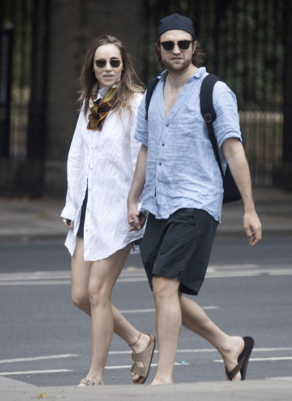 <p>Robert Pattinson and Suki Waterhouse go hand-in-hand for a walk in London.</p>