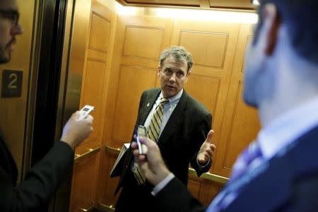 U.S. Senator Sherrod Brown (D-OH) talks to reporters between a series of votes at the U.S. Capitol in Washington May 14, 2015. REUTERS/Jonathan Ernst