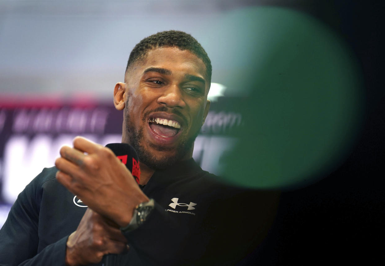 Anthony Joshua durante una rueda de prensa, el lunes 10 de julio de 2023, en Londres. (James Manning/PA vía AP)