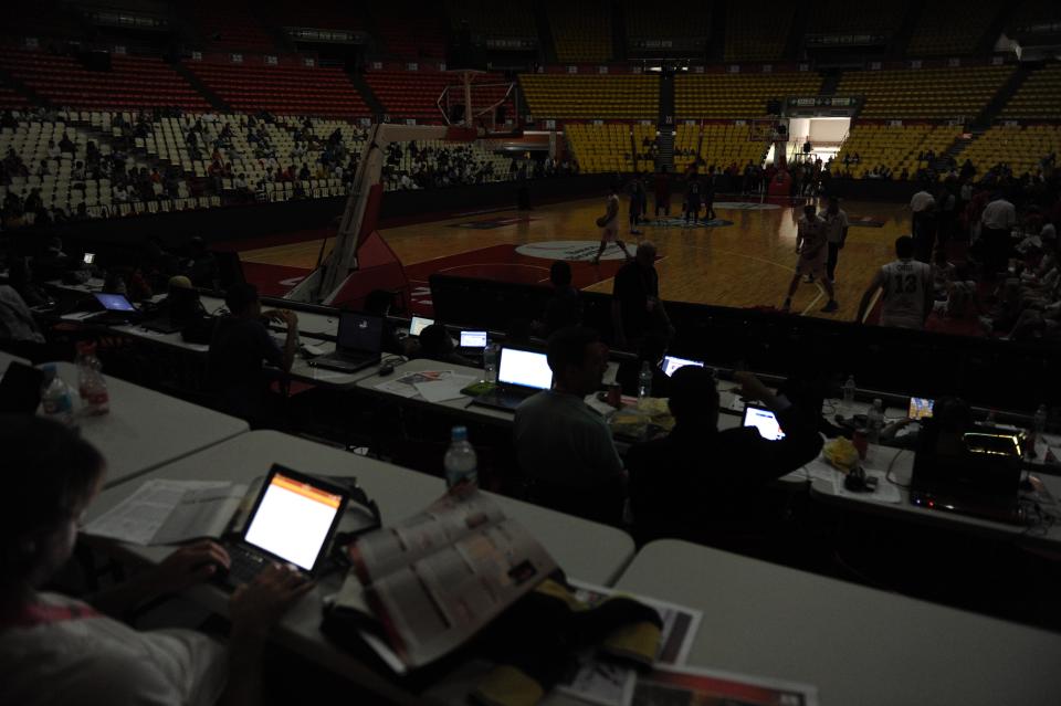 El Poliedro de Caracas, sede del pre mundial de básquetbol, a oscuras el 3 de setiembre