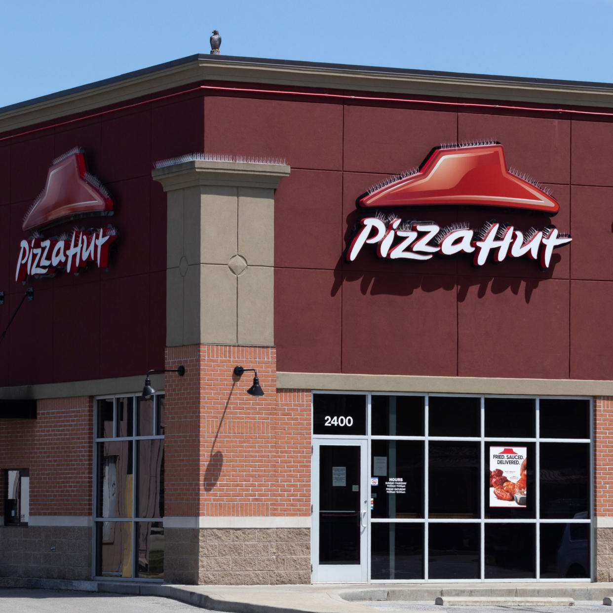 pizza hut storefront