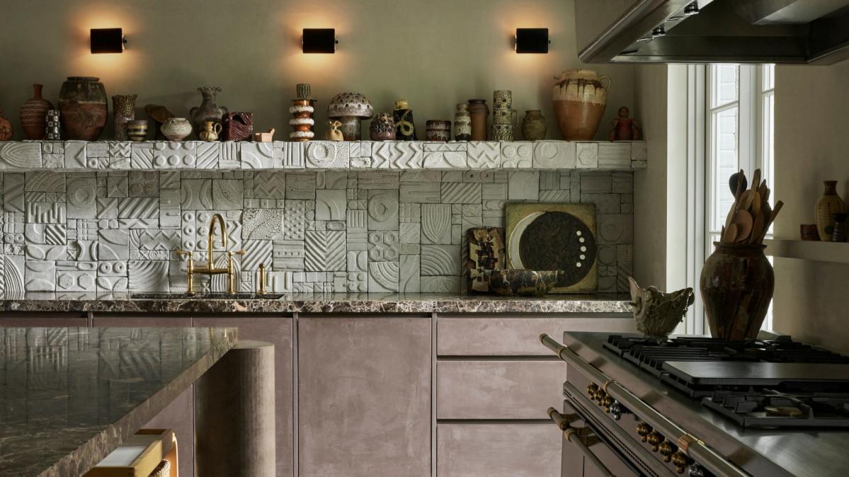 This interior designer's own kitchen has a unique backsplash I've never  seen before – it's an evolution of the best tile trends