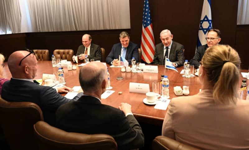 Israeli Prime Minister Benjamin Netanyahu (2nd R) meets US Senator Rick Scott (2nd L) at the Prime Minister's Office in Jerusalem. Haim Zach/GPO/dpa