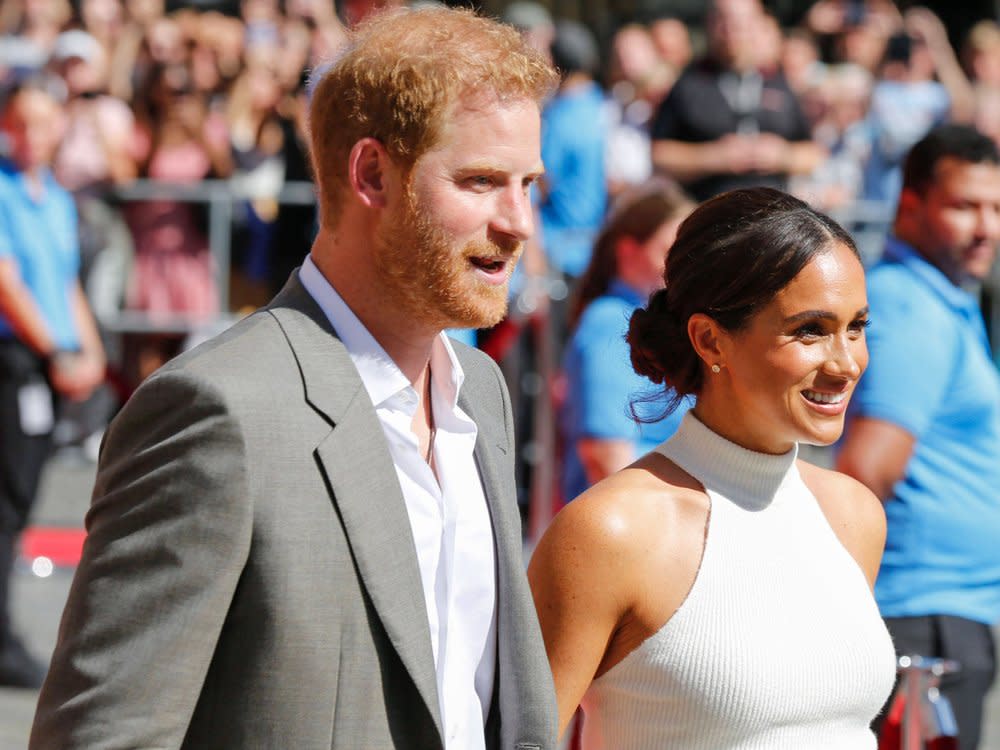 Prinz Harry und Herzogin Meghan halten ihre Kinder bisher eher aus der Öffentlichkeit heraus. (Bild: imago images/Future Image)