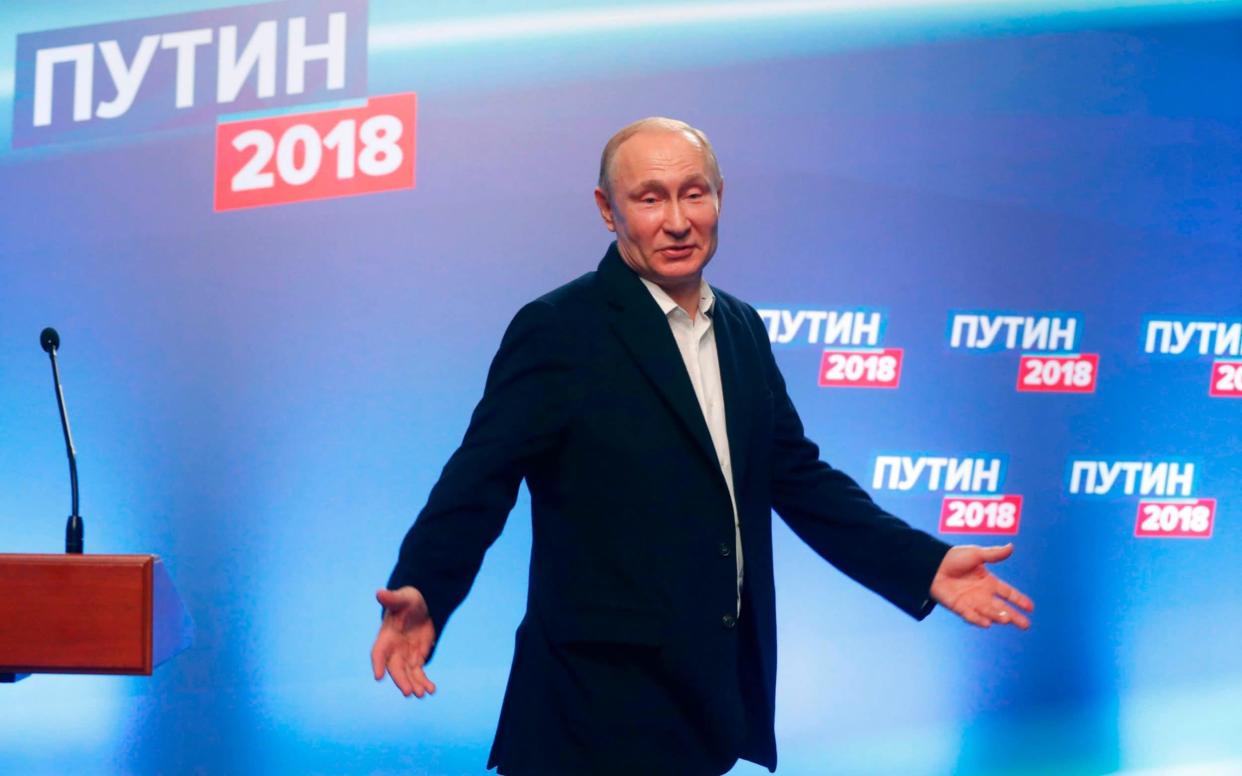 Putin shrugging - AFP