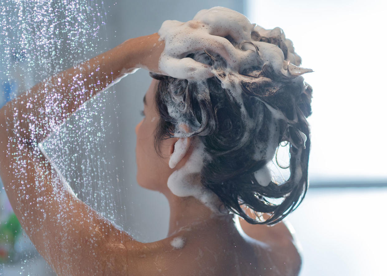woman-shampooing-shower