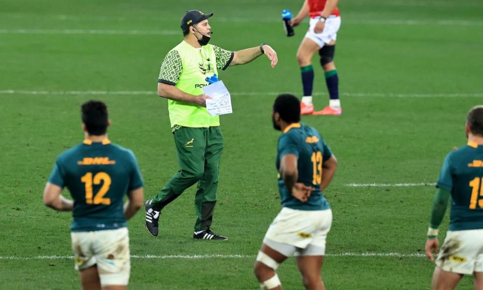 Rassie Erasmus acting as water carrier in the first Test