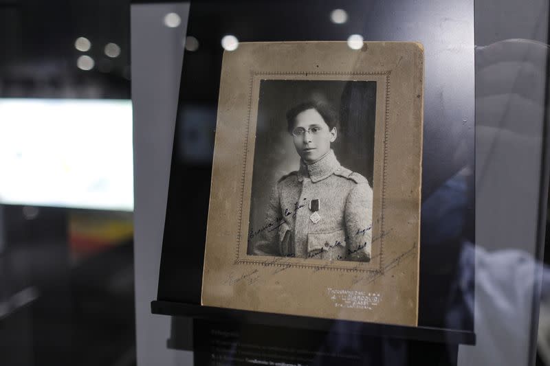 Romania's central bank puts WWI female hero on banknote