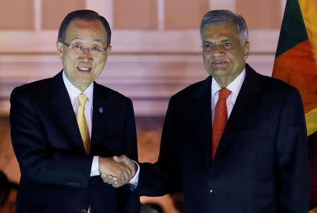 Secretary-General of the United Nations Ban Ki-moon (L) shakes hands with Sri Lanka's Prime Minister Ranil Wickremesinghe at their meeting during Ban's three-day official visit, in Colombo, Sri Lanka, August 31, 2016. REUTERS/Dinuka Liyanawatte