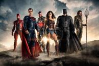 Por essa ninguém esperava: a Warner e a DC divulgaram o primeiro trailer do filme da 'Liga da Justiça’, que estreia em novembro de 2017, com Batman (Ben Affleck), Mulher-Maravilha (Gal Gadot), The Flash (Ezra Miller), Aquaman (Jason Momoa), e Cyborg (Ray Fisher). Assista aqui: http://bit.ly/2apY8MP