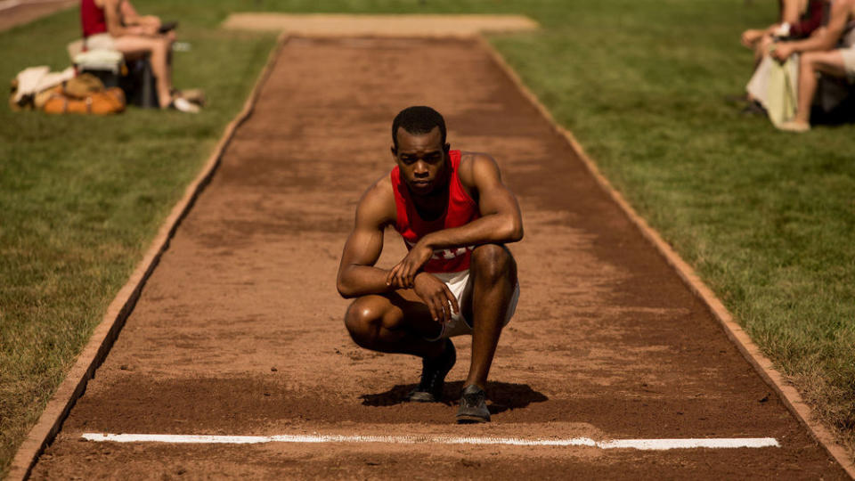 Jesse Owens (Stephan James) konzentriert sich vor dem Weitsprungwettbewerb