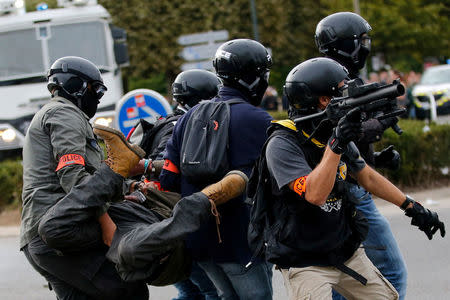 Plain-clothes policemen arrest a man during a demonstration against the government's labour reforms in Nantes, France, September 21, 2017. REUTERS/Stephane Mahe