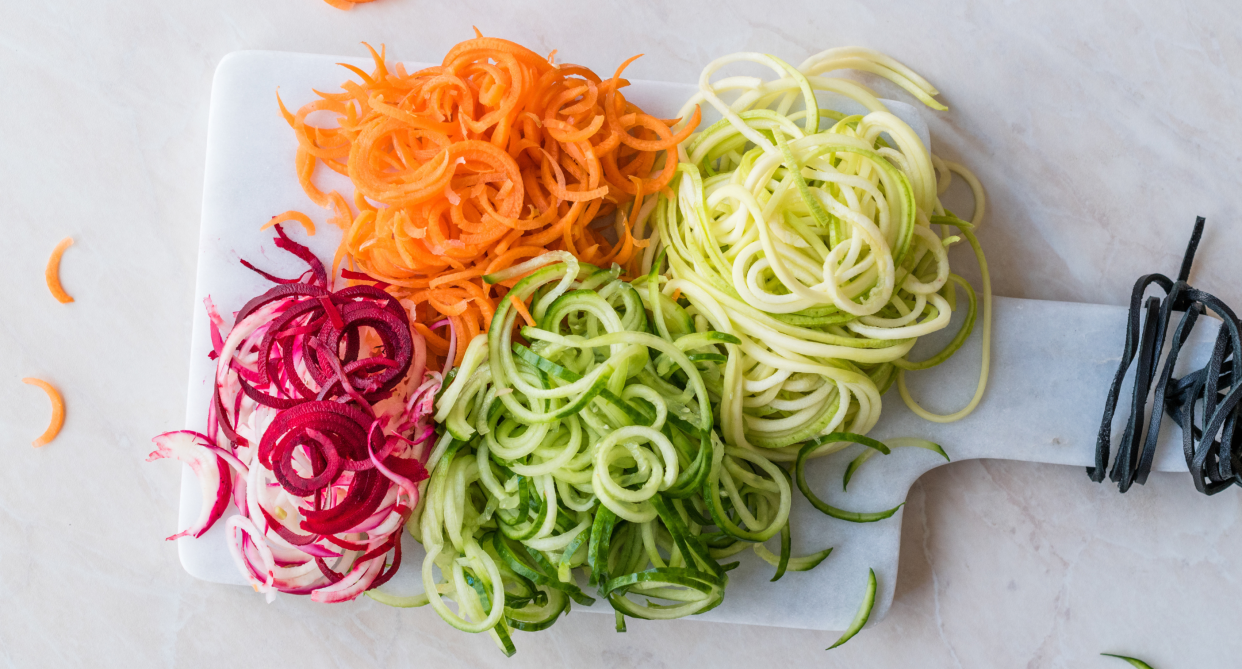 vegetable chopper, spiralized carrots, beets, zucchini, vegetables on cutting board, amazon canada vegetable chopper