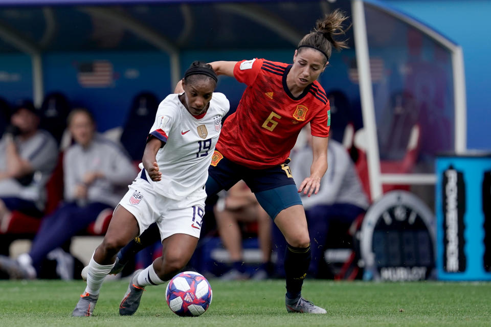 (L-R) Crystal Dunn of USA Women, Vicky Losada of Spain Women during the World Cup Women match between Spain v USA at the Stade Auguste-Delaune on June 24, 2019 in Reims France (Photo by Geert van Erven/Soccrates/Getty Images)