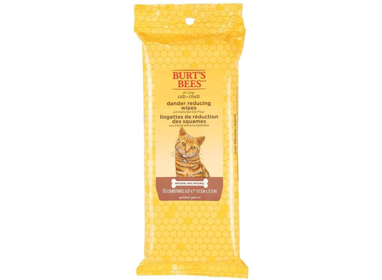 Help your feline friends stay clean and fresh with these handy wipes. (Source: Amazon)