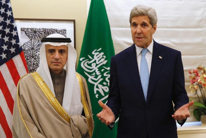 US Secretary of State John Kerry (R) during a meeting with Saudi Foreign Minister Adel al-Jubeir in London on January 14, 2016 (AFP Photo/Kevin Lamarque)