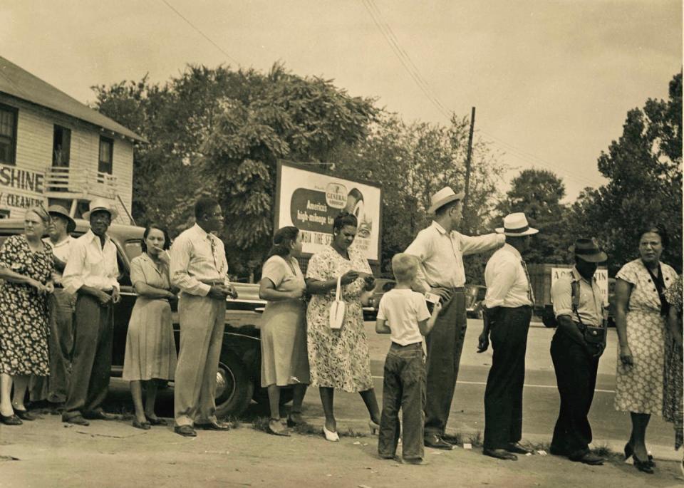 <span class="caption">Voters in Columbia, August 1948.</span> <span class="attribution"><a class="link " href="https://digital.tcl.sc.edu/digital/collection/mccrayjh/id/9271/rec/6" rel="nofollow noopener" target="_blank" data-ylk="slk:South Caroliniana Library, University of South Carolina;elm:context_link;itc:0;sec:content-canvas">South Caroliniana Library, University of South Carolina</a>, <a class="link " href="http://creativecommons.org/licenses/by/4.0/" rel="nofollow noopener" target="_blank" data-ylk="slk:CC BY;elm:context_link;itc:0;sec:content-canvas">CC BY</a></span>