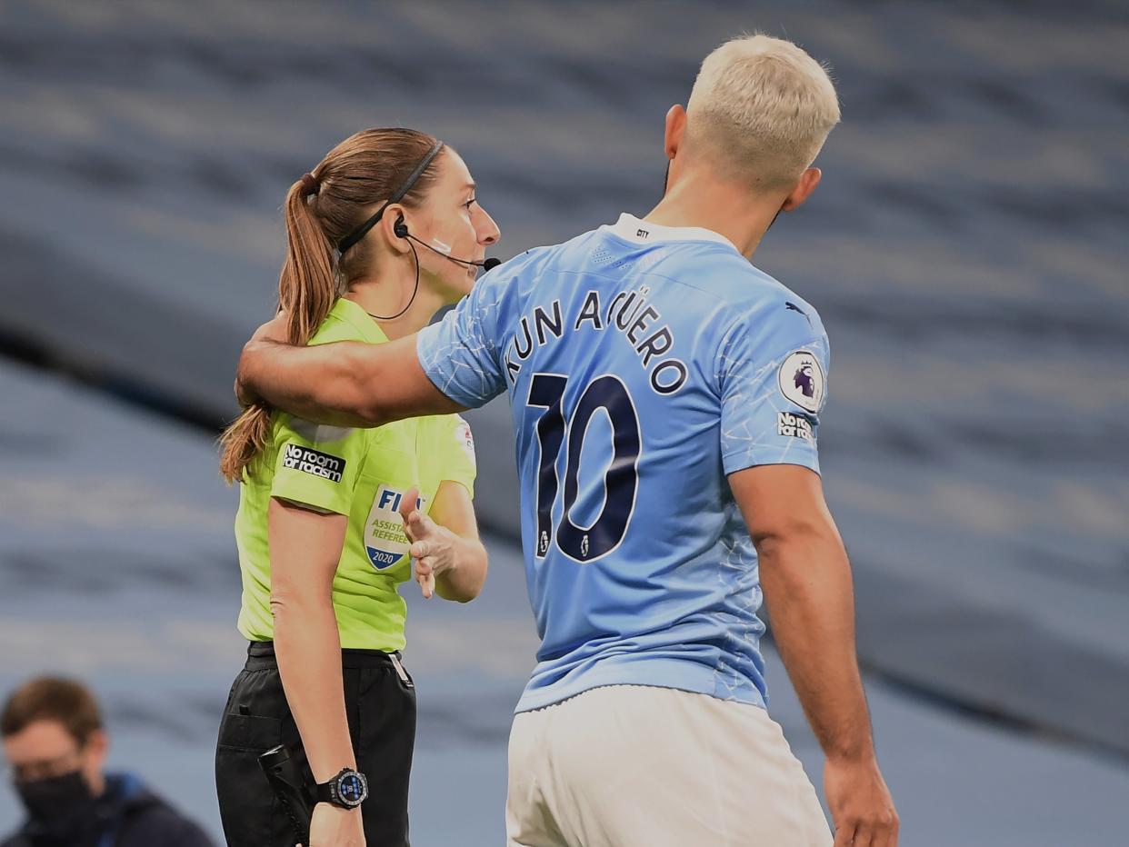 Manchester City striker Sergio Aguero and assistant referee Sian Massey-Ellis (Getty Images)