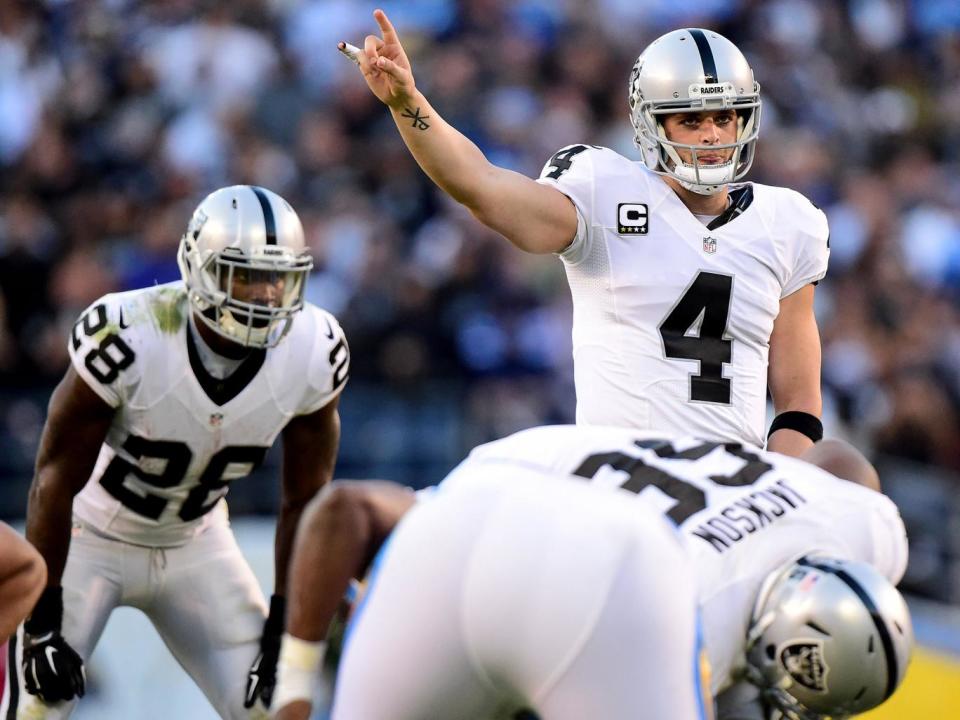 Oakland Raiders quarterback Derek Carr in action (Getty)