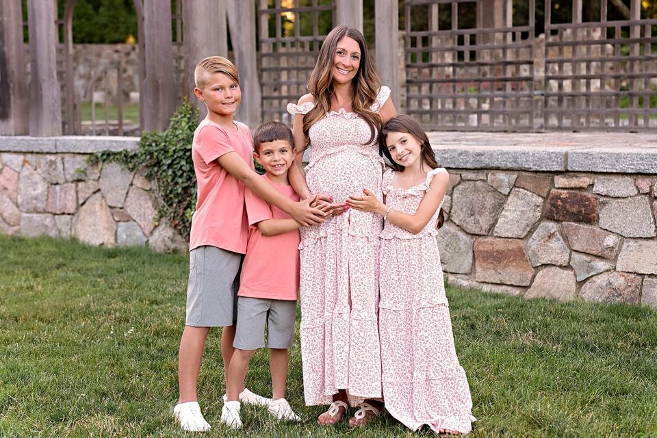 Mom Shocked to Learn She's Pregnant With 2 Sets of Identical Twins: 'This Is Going to Be Crazy'