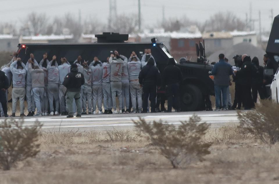 Inmates from the CERESO #3 Ciudad Juarez prison are transported to other prisons in Mexico after dozens had escaped on New Year’s Day and a day after armed commandos attacked Chihuahua State Police, killing two officers on Monday. 