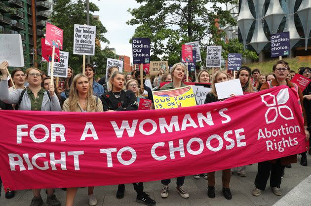 Demonstrators outside the US embassy in London to protest against the decision to scrap constitutional right to abortion. (Photo: Ashlee Ruggels via PA Wire/PA Images)