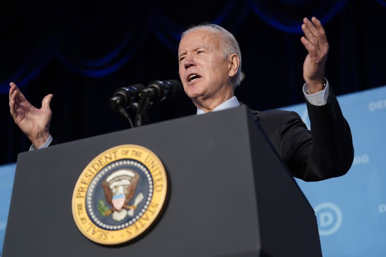 El presidente Joe Biden habla en la reunión invernal del Comité Nacional Demócrata, en Washington. (AP Foto/Patrick Semansky)