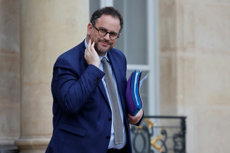 Aurélien Rousseau, alors ministre de la Santé du gouvernement Borne, quitte l'Elysée après une réunion ministérielle le 12 décembre 2023 à Paris (Ludovic MARIN)