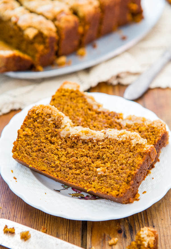 <strong>Get the <a href="http://www.averiecooks.com/2013/09/soft-vegan-pumpkin-bread-with-brown-sugar-streusel-crust.html" target="_blank">Vegan Pumpkin Bread with Brown Sugar Streusel Crust recipe</a> from Averie Cooks</strong>