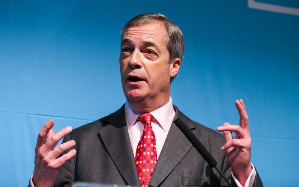 Brexit Party leader Nigel Farage speaks to party members - Anadolu