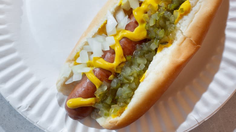 hot dog with relish 