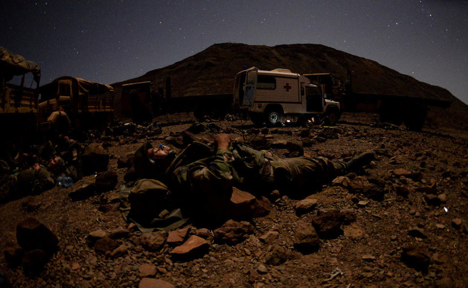 French and U.S. Army Soldiers bed down during a field training exercise March 16, 2016, in Arta, Djibouti.&nbsp;