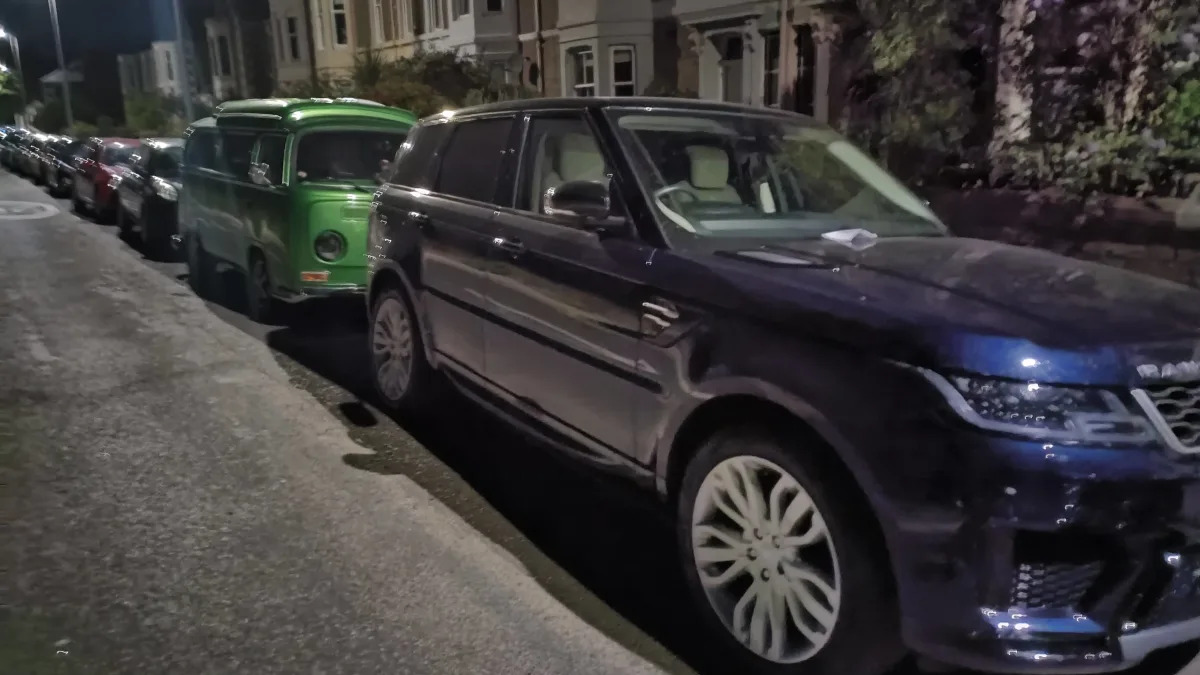 Les pneus se sont dégonflés sur environ 60 SUV à Édimbourg du jour au lendemain, selon les militants