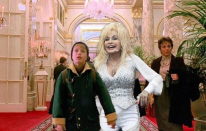 Sostituito dall'attrice e cantante country americana, Dolly Parton (Twitter)