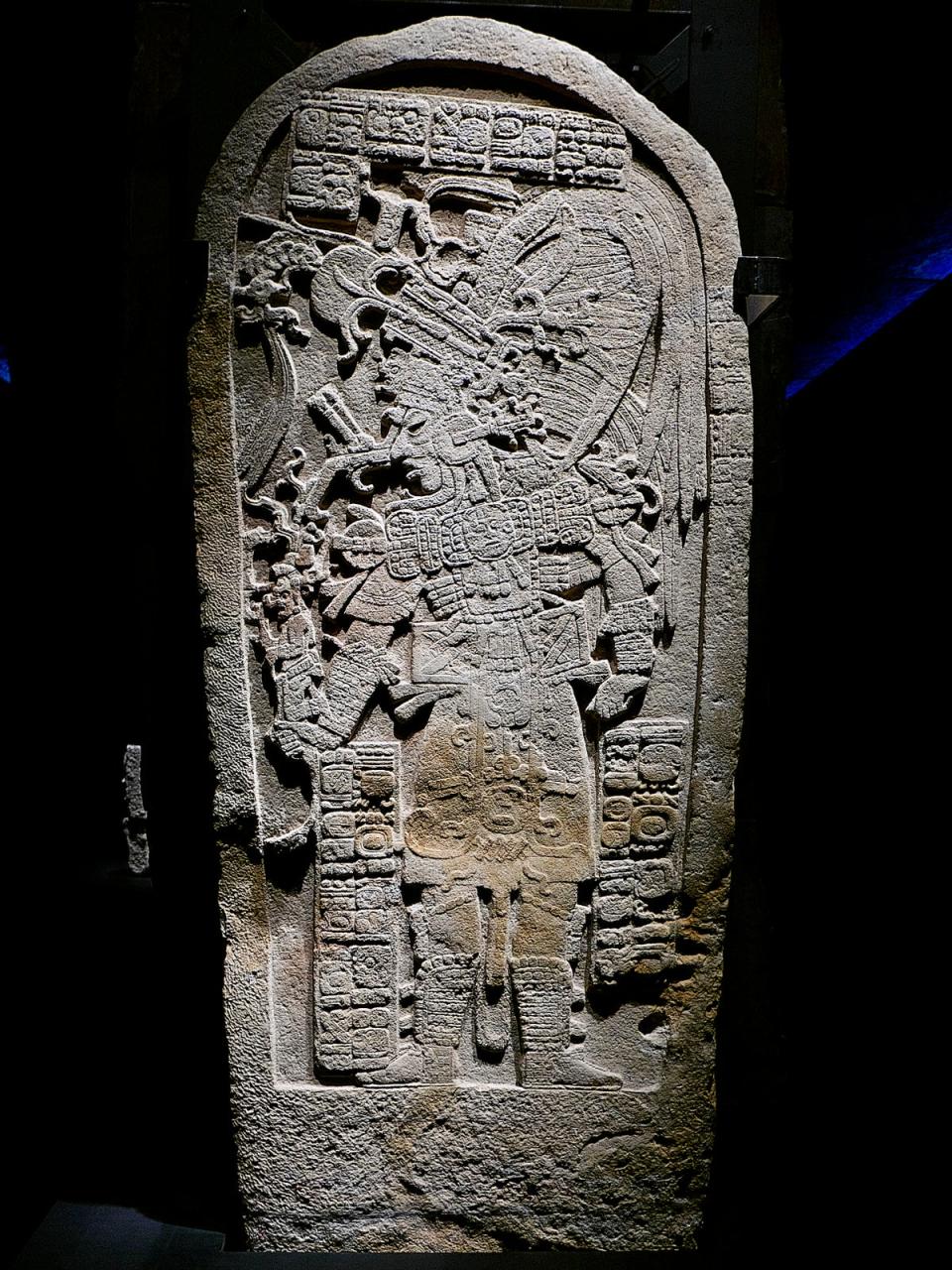 Mayan royalty: This image of a 9th-century Mayan ruler (king of the city-state of Machaquila in what is now Guatemala) gives an idea of ​​what the would-be conqueror of Ucanal must have looked like when dressed in full military fatigues.