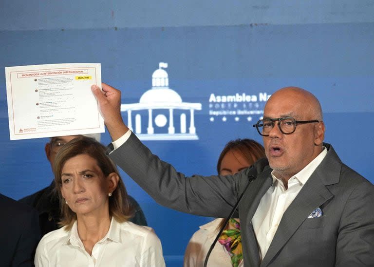 El presidente de la Asamblea Nacional de Venezuela, Jorge Rodríguez, da una conferencia de prensa en la Asamblea Nacional, en Caracas